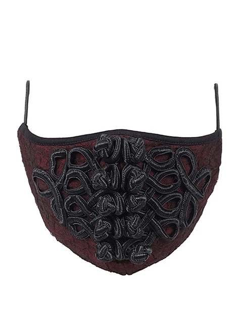 Masque mode en tissu rouge avec broderie noire, gothique élégant Devil Fashion