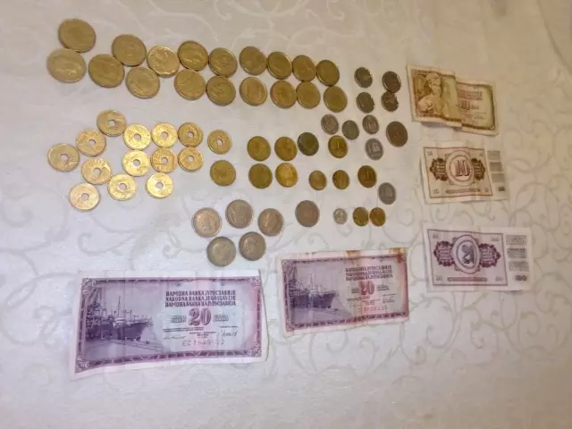 Foreign Currency Bundle/Job Lot Yugoslavian Bank Notes + Spanish Peseta Coins