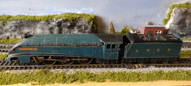 HORNBY DUBLO OO 3-rail A4 Blue 4-6-2 Sir Nigel Gresley + tender. 1948/50