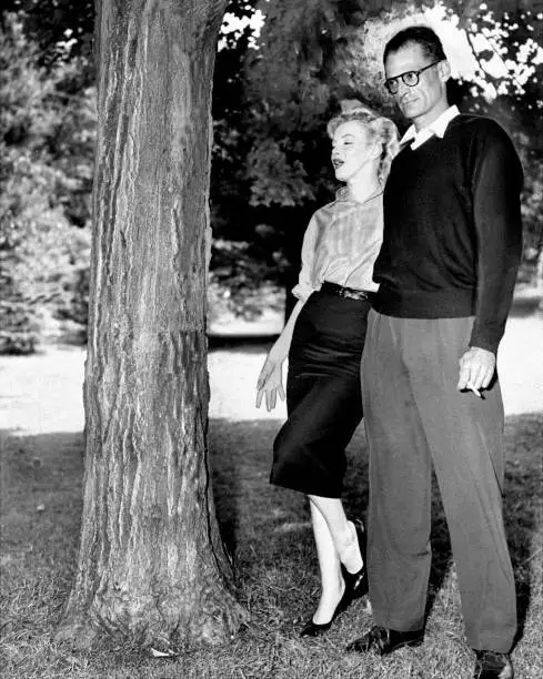 PLAYWRIGHT ARTHUR MILLER and Marilyn Monroe at airport New York Old ...
