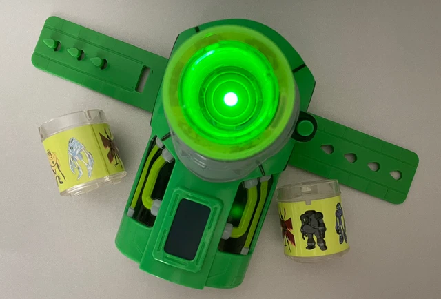 RARE BEN 10 Ultimatrix Vuescope Ultimate Alien Pop Up Light Up Watch 