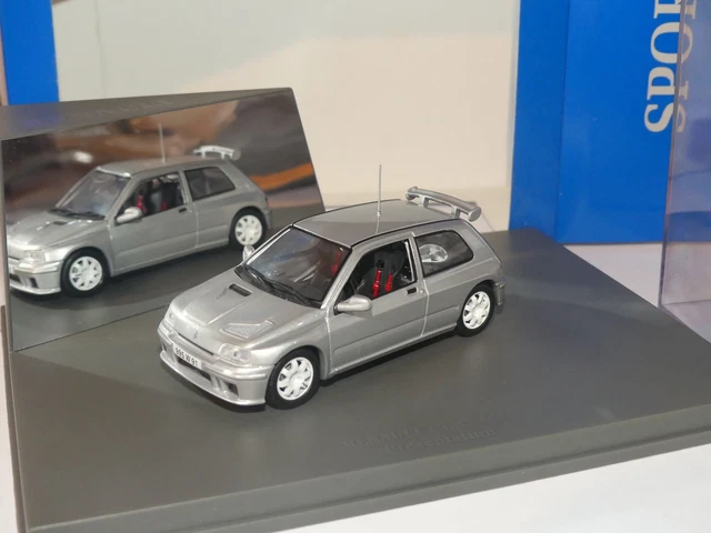 RENAULT CLIO I MAXI DE PRESENTATION Gris UNIVERSAL HOBBIES 1:43
