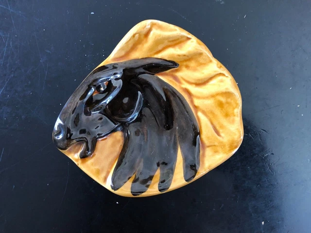 Broche tête de cheval en bakélite caramel écossais des années 40 - Canada