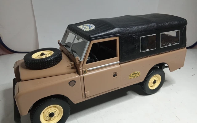 UNIVERSAL HOBBIES LAND Rover Defender 90 Oxfordshire Fire 1