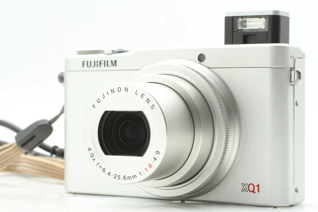 [Near MINT] Fujifilm XQ1 X Series 12.0MP Compact Digital Camera Silver JAPAN
