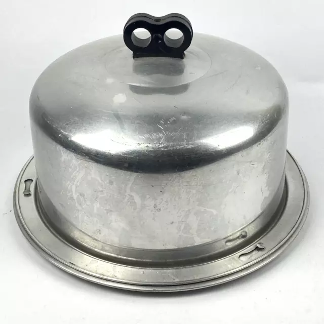 https://www.picclickimg.com/-k4AAOSwZPxkFIb9/1950s-Aluminum-Cake-Carrier-Pan-Regal-w-Locking.webp