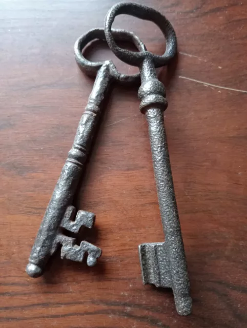 CHIAVE ANTICA Forgiata a mano coppia chiavi lotto originale epoca Valle Ossola