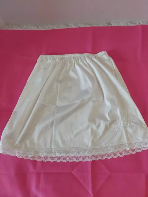 Girls White Half Slip Elastic Waist, Embroidered Butterfly Lace On Bottom Size 7