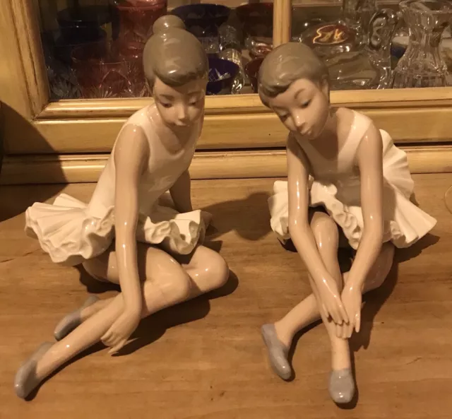 Lladro Pair of Sitting Spanish Porcelain Ballet Dancers Figurines Nao Signed Lladro Pair of Sitting Spanish Porcelain Ballet Dancers Figurines Nao Signed