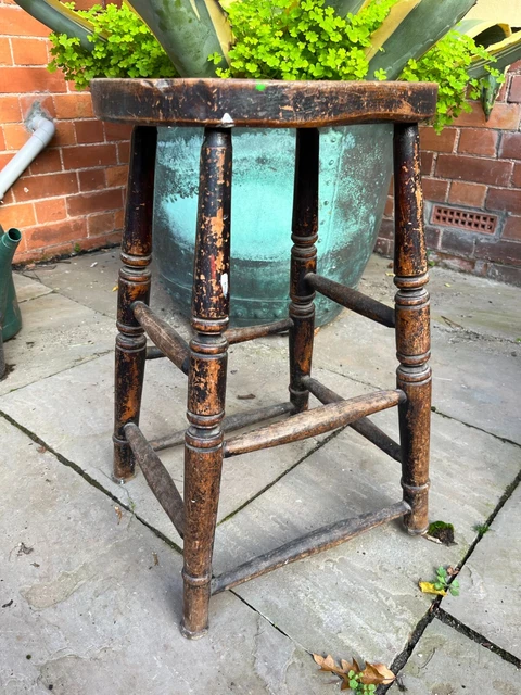 18TH CENTURY ENGLISH PAINTERS ARTISTS STOOL HANDLE CUT OUT IN THE TOP - 22 inch