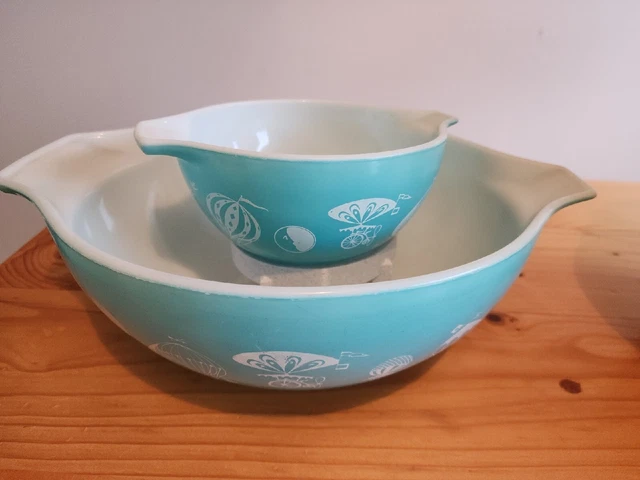 Vintage Pyrex 1958 Turquoise Hot Air Balloon Chip and Dip Set Vintage Pyrex 1958 Turquoise Hot Air Balloon Chip and Dip Set