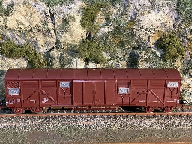 HO] : Wagon couvert PLM 20t avec guérite, livrée brun 540, PLM, Ep. II