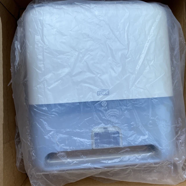 BRAND NEW Tork Matic Hand Towel Dispenser - White 55 11 201 With Key Lock