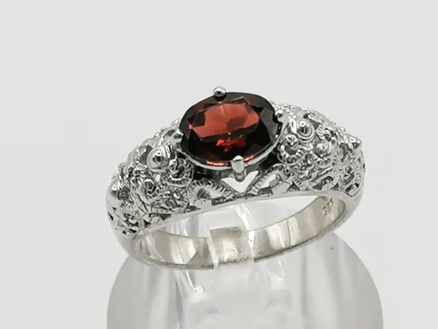 Juwelo edler Damen Ring 925 Sterlingsilber mit Mosambik Granat Gr. 54 Stein Rot