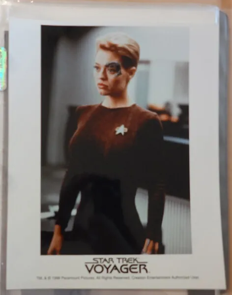 Star Trek: Voyager 7 of 9 in Red Jeri Ryan 8 x 10 1998 Original Color PR Photo