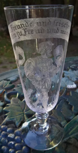 Sektglas / oder Bier - Glas mit Aetzdekor Motiv Mann und Trink - Spruch