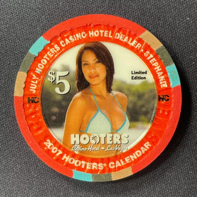 🌟☀️Hooters Las Vegas $5 casino chip July 2007 calendar girl Stephanie obsolete