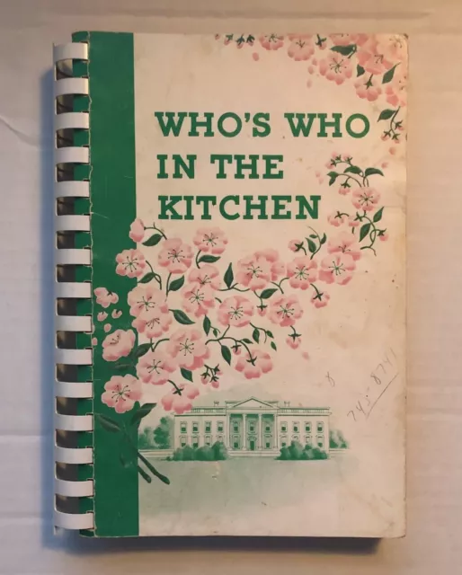 WHO'S WHO IN THE KITCHEN GOLD STAR WIVES OF AMERICA COOKBOOK 1961 First Printing