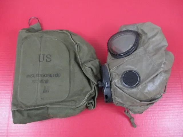 post-Vietnam US Army M17A1 Gas Mask & Canvas Carry Bag w/Straps  Dtd 1976 - XLNT