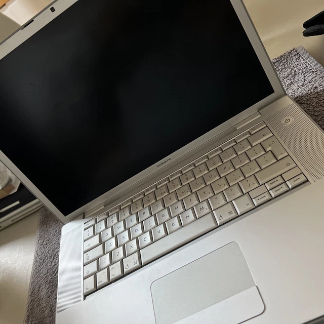 Apple MacBook Pro A1226 15.4" Laptop - sold as spares repairs faulty