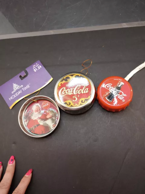 VTG Lot Coca Cola 1 Tin Gift Box Christmas Ornaments 1 Bottle Cap Ornament, Red