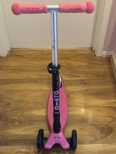 Maxi Micro Foldable Scooter in Pink