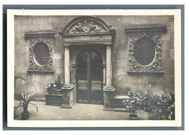 France, Riom, Cour de la Maison de l&#039;Horloge Vintage silver print. Tira