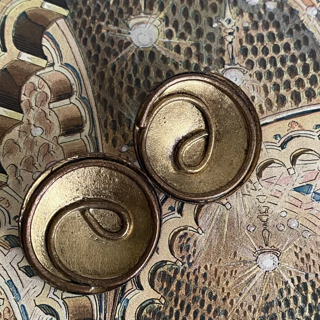 2 anciens Boutons métal doré Spirale Collection mercerie costume Couture