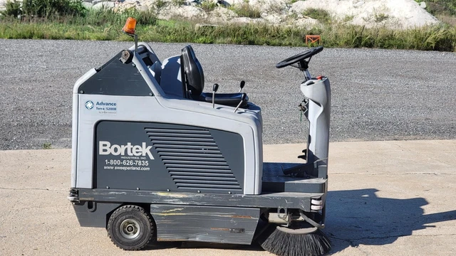 5200B Advance Terra Rider Sweeper