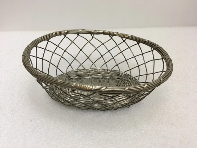 Ancien joli panier en métal tressé argenté ou chromé .. corbeille à pain