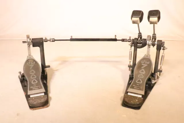 DW 7000 Double Chain Drive Double Bass Drum Kick Pedal