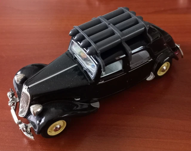 Bburago – Citroën Traction 15 CV 1/24 – Modèle Miniature Métal – Assortiment De Couleurs – Dès 3 Ans