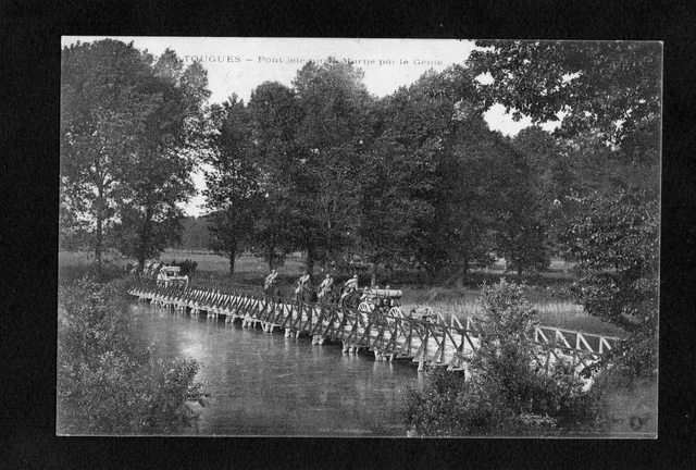 CPA MATOUGUES / Guerre 1914-1917 - Pont jeté sur la Marne par le génie (1)