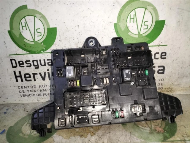 BOITIER FUSIBLES RELAIS Opel ASTRA J LIM. 1.7 16V CDTI (125 CV