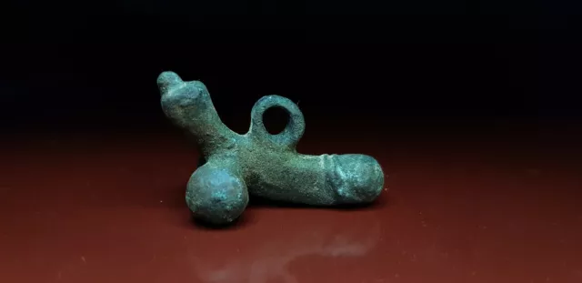 Ancient Roman Bronze fallus amulet.Remoneda reproduccion
