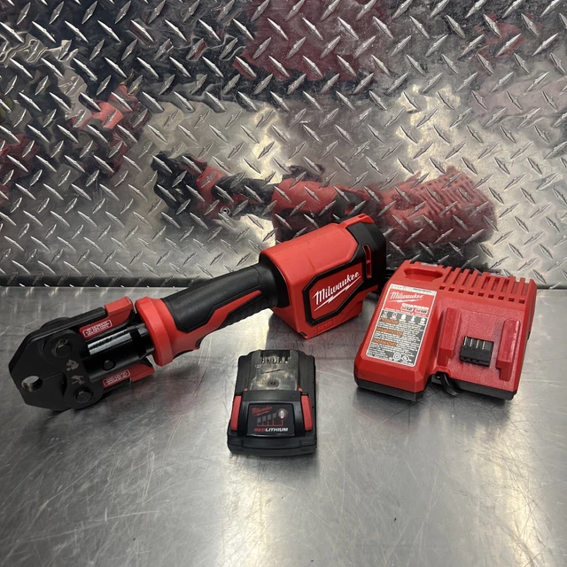 Milwaukee 2674-82C M18 Short Throw Plumbing Press Tool Kit with PEX Crimp Jaws