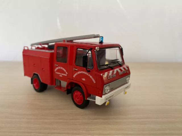 Camion de Pompier Radiocommandé Fourgon Pompe-Tonne FPT 1/18 ème