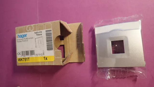 Hager WK751T - Doigt Enjoliveur pour prise RJ45 KALLYSTA TITANE