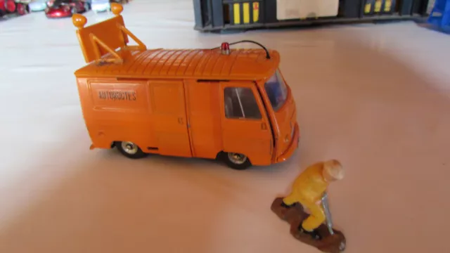 Peugeot J7 Autoroutes Dinky Toys n° 570A, Made in FRANCE, entièrement d'Origine