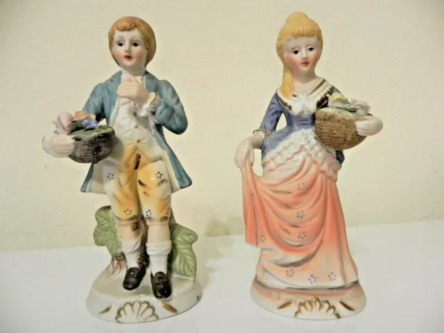 Figurine Homme Et Femme Avec Fleurs Porcelaine