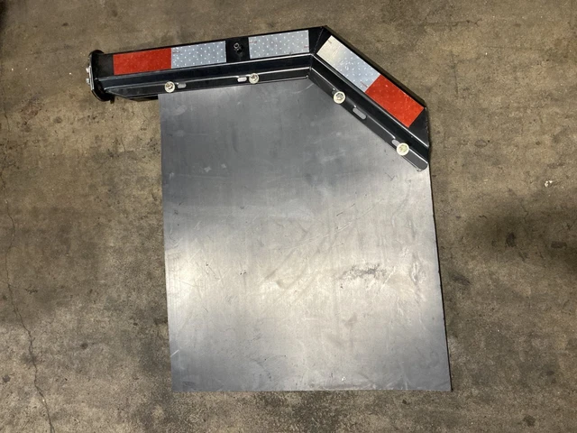 Freightliner CASCADIA Brackets Misc RH SIDE MUDFLAP BRACKET W/ MUDFLAP