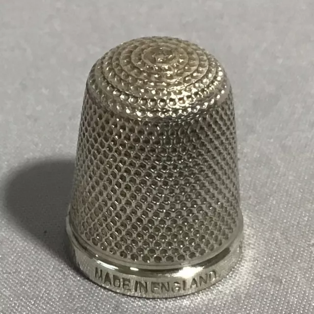 Henry Griffith & Sons Solid Silver “The Spa” Thimble Made In England. Size 16