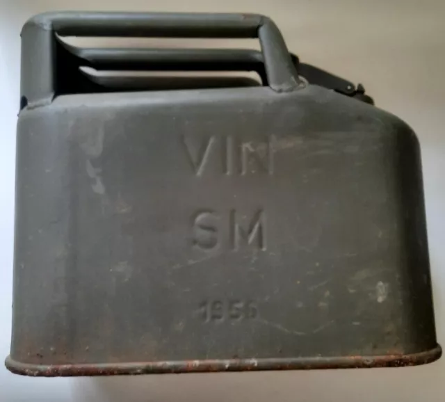 Jerrican militaire de 10 Litres portant la mention "VIN - SM 1956"