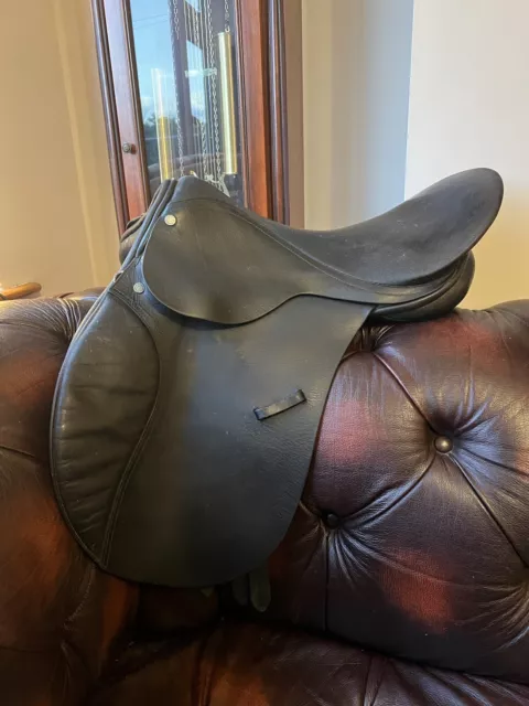 Charles Mountfort 16 1/2 Inch Medium Width Black GP Horse Saddle English Leather