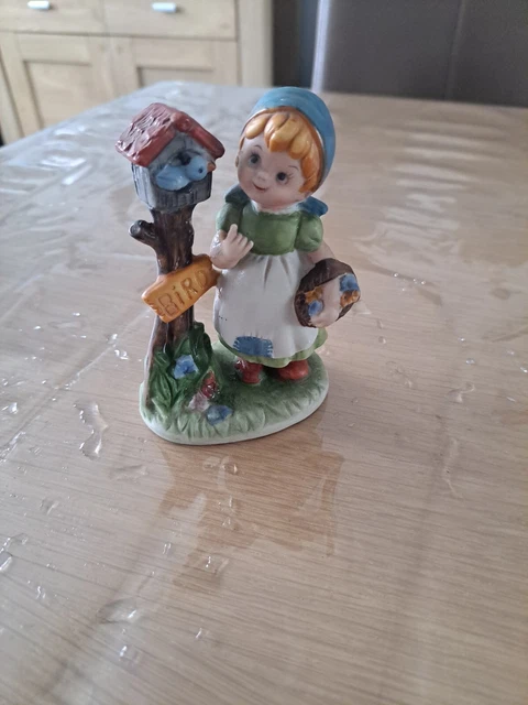 Statuette En Biscuit