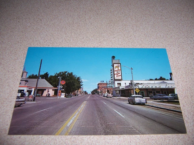 1960s MAIN STREET SCENE, DOWNTOWN WINNEMUCCA NV. VTG POSTCARD