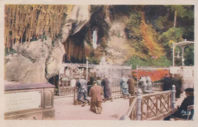 CPA 65 LOURDES La Grotte Miraculeuse  carte colorisé