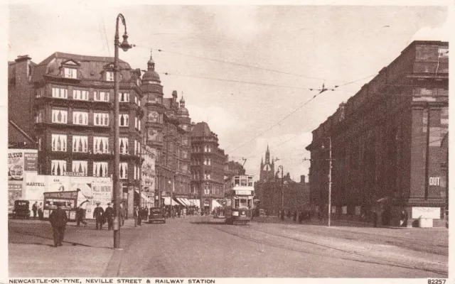 Newcastle-On-Tyne - Neville Street & Station B&W Postcard