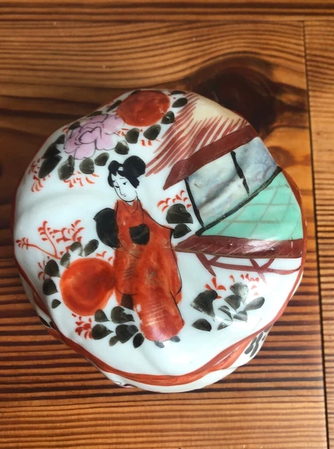 Antigue/Vintage Japanese Powder Bowl/box Geisha and Floral Handpainted