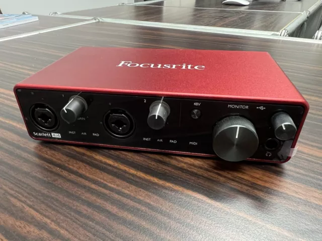 Focusrite Scarlett 4i4 3. Gen USB-Audio-Interface Aufnahmen Zubehör Rot SEHR GUT